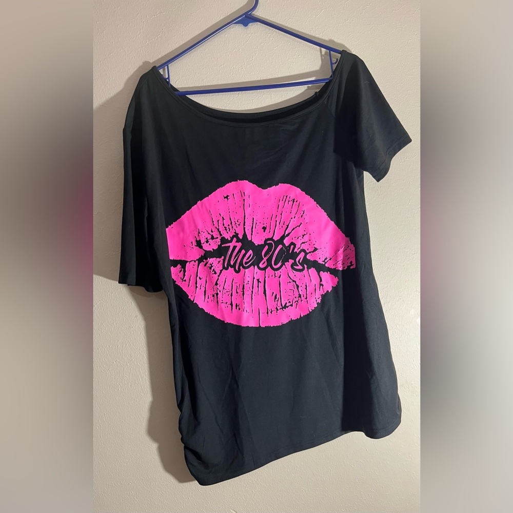 Women’s Off the Shoulder 80’s Black Tee Size Large